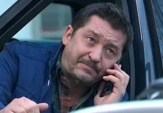 "Na Wspólnej" PRZED EMISJĄ odc. 3960. Berg umrze przez Szarka?