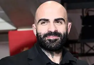 Akop Szostak zaręczył się z nową partnerką. Posypały się gratulacje i... Sportowiec nie wytrzymał. Wydał oświadcenie