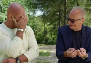 Po czym poznać, że wysprzątano toaletę po poprzednim gościu? W "Bitwie o gości" uczestnik ma na to patent!