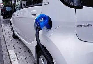 Budżet „NaszEauto” może wyczerpać się szybciej niż zakładano. Kluczowe miesiące przed nami