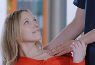 "Na Wspólnej" odc. 4092. Gorące sceny. Kalina i Tadek wylądowali razem w łóżku! Zostaną parą? [STRESZCZENIE]