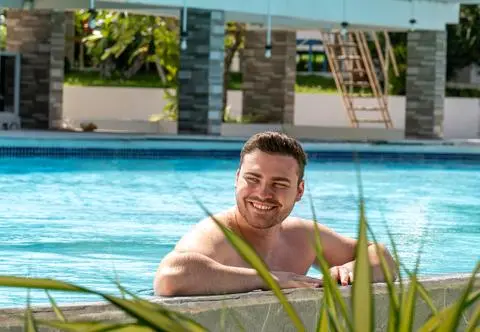 "Hotel Paradise 10". Tymek zdradził Adrianowi, jakie ma plany wobec Alicji. Szok? 