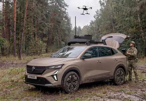 Renault Rafale idzie na wojnę. Cywilny SUV jako centrum dowodzenia dronami