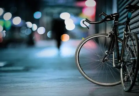 Jak zabezpieczyć rower przed kradzieżą? Porady policji