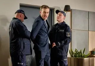 "Na Wspólnej" PRZED EMISJĄ odcinka 3852 w TV: Amelia bezlitosna dla ojca! Wsadzi Czerskiego do więzienia?!