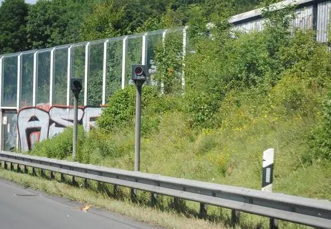 Autonomiczny fotoradar w Kolonii – miesiąc pracy bez prądu