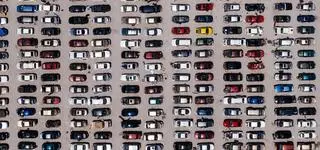 Weekendowe parkowanie coraz droższe. Śródmiejskie strefy zmieniają zasady gry w polskich miastach