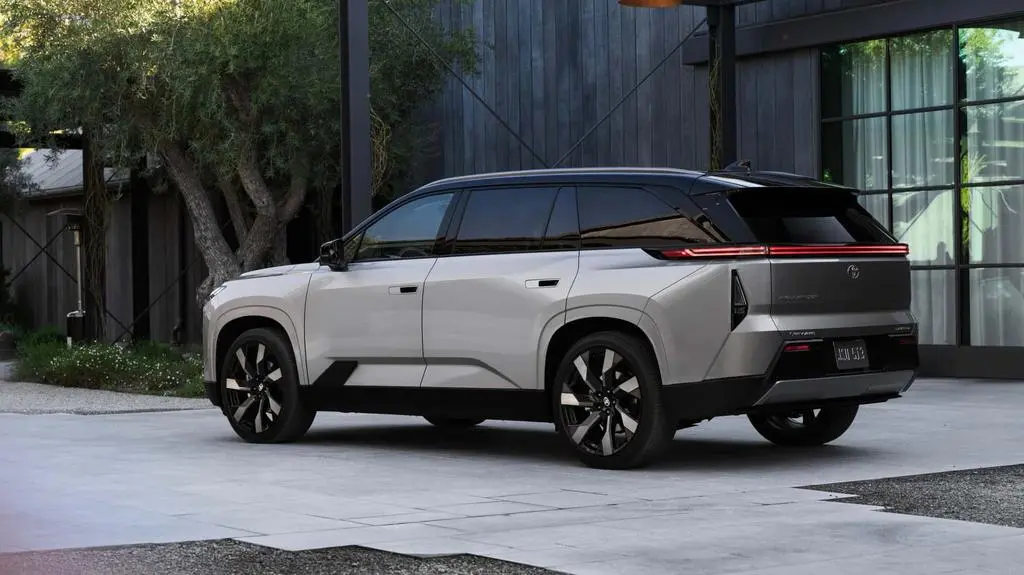2027-toyota-highlander-ev (2)