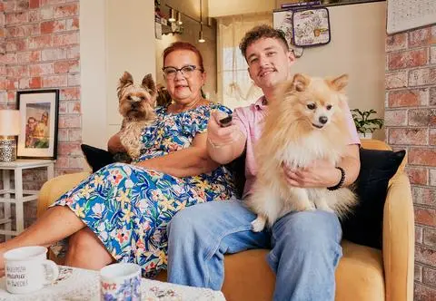 Gogglebox: Kontrowersyjna wypowiedź profesora Jerzego Bralczyka wywołała wiele emocji!