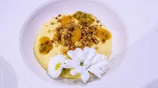 Mus z mango na mleku kokosowym z kruszonką limonkową i mascarpone