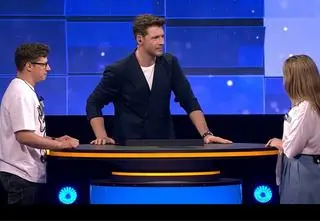 "The Floor" PRZED EMISJĄ W TV: Uczestniczka nie rozpoznała ikony kina! Zobacz, czy ty ją rozpoznasz! 