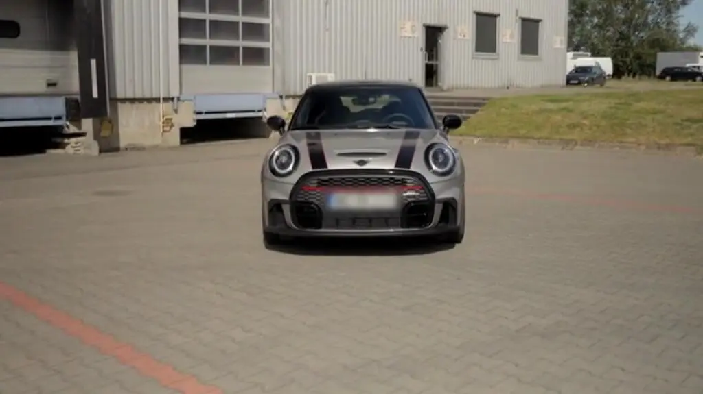 MINI John Cooper Works z 2024 roku.