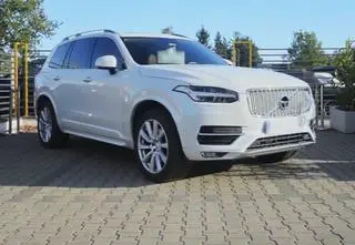 Zawodowi handlarze: Volvo XC90, BMW 740i i Mercedes klasy V