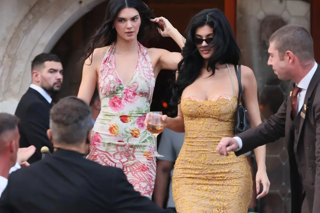 Gwiazdy na weselu Jeffa Bezosa i Lauren Sanchez: Kendall i Kylie Jenner