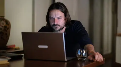 Tajemnica zawodowa: Miller pije z rozpaczy po śmierci Ewy