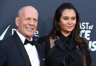 Żona Bruce'a Willisa tłumaczy decyzję o przeniesieniu męża do specjalnego ośrodka