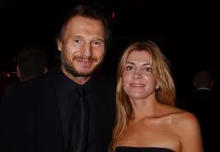 Mieli się razem zestarzeć. Tragiczny wypadek przerwał miłość Liama Neesona i Natashy Richardson