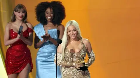 Beyoncé odebrała statuetką od Taylor Swift podczas Grammy 2025