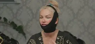 "Życie na kredycie 7". Powrót z tureckiej kliniki ze sporymi problemami. Zdrowie Wiesi zagrożone? [PRZED EMISJĄ W TV]