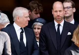 Skandaliczne zachowanie księcia Andrzeja na pogrzebie księżnej Kentu. Książę William był zawstydzony
