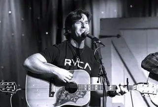 Brett James nie żyje