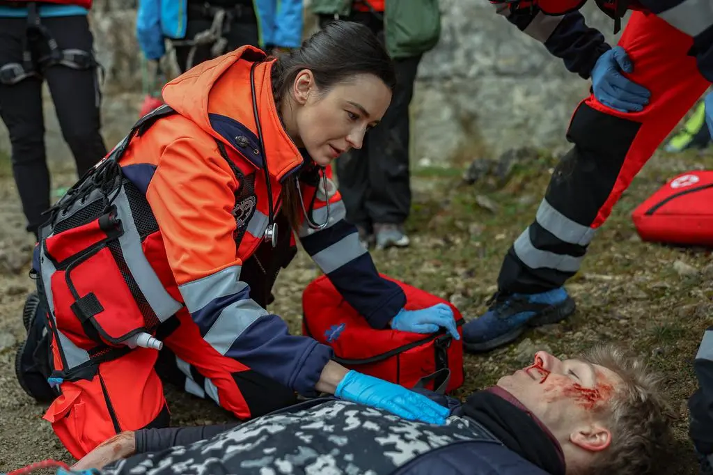 "Szpital św. Anny". Kim jest pacjent, do którego wezwano karetkę? Marta dobrze go zna... [PRZED EMISJĄ W TV]