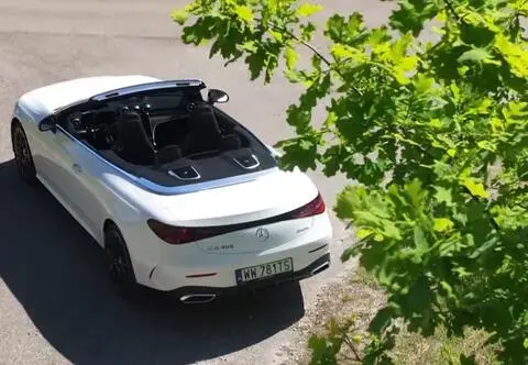Mercedes CLE 300. Kabriolet, który dba o naszą fryzurę