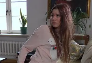 Grę w "Na Wspólnej" rozpoczęła, będąc niemowlakiem. Na planie uczyła się jeździć na rowerku. O kim mowa? [TYLKO U NAS]