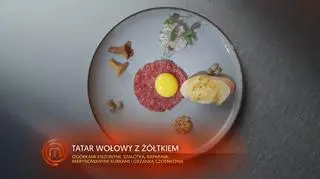 Tatar Wołowy z Grzankami Czosnkowymi i Marynowanymi Kurkami