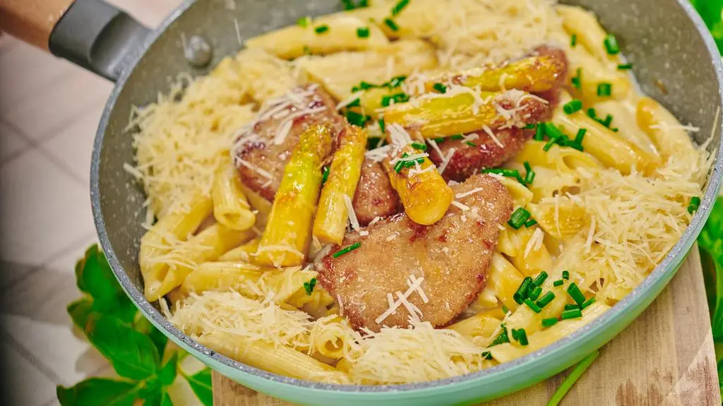 Magda gotuje Internet 2: Penne ze szparagami i szynką