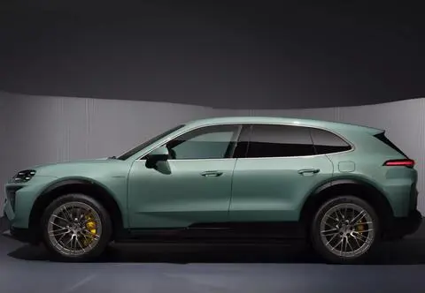 Najmocniejsze Porsche w historii. Elektryczne Cayenne pisze nowe reguły 