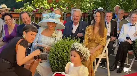 Joan Collins w szykownej kreacji celebrowała ślub 60-letniego syna. Zobacz zdjęcia