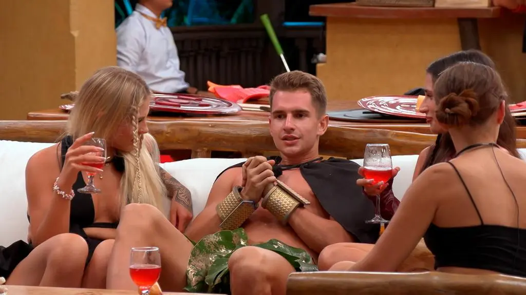 TVN7_PRORES_HOTEL_PARADISE_S10_ODC_24
