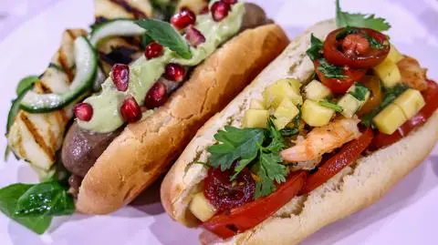 Dawid Wilkos: Hot dog z domową kiełbasą//Hot dog z koftą i guacamole