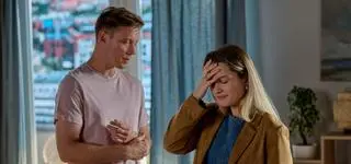 "Na Wspólnej" odc. 4117. Darek zniszczył ślubny portret. W panice dzwoni do Kasi [PRZED EMISJĄ w TV]