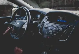 Co naprawdę kupują Europejczycy? Przegląd napędów na rynku nowych aut