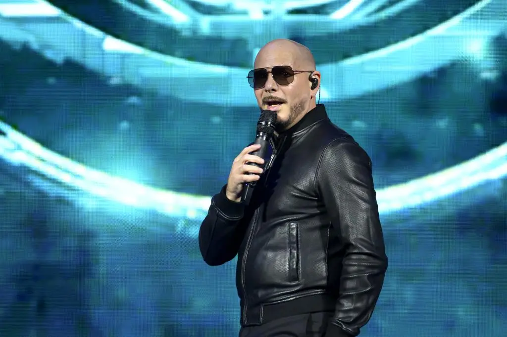 Pitbull wystąpi w Polsce