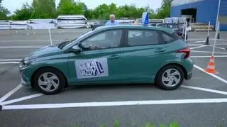 Instruktor Bogdan na placu manewrowym w Łodzi.