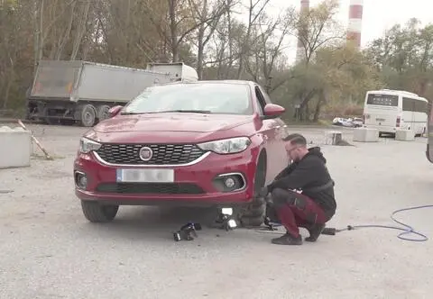 Mobilni mechanicy. Stukanie w Tipo, pożar w Civicu i brak mocy w Masterze