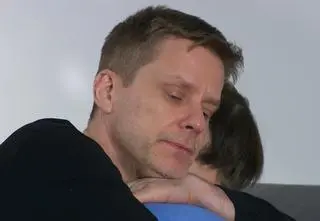 "Na Wspólnej" odc. 4021. Choroba psychiczna byłej żony wraca! Robert będzie w stanie zająć się synem?! [PRZED EMISJĄ W TV]