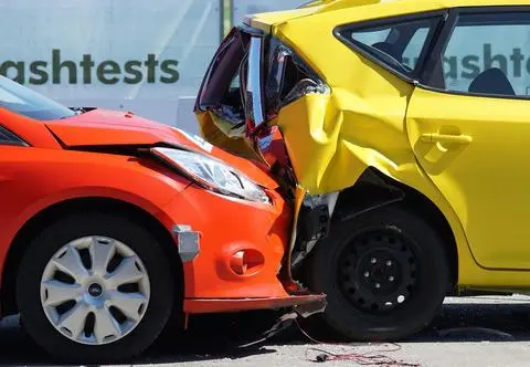 Euro NCAP uderza w „ekranozę”. Nowe testy mogą zatrzymać modę na wielkie ekrany