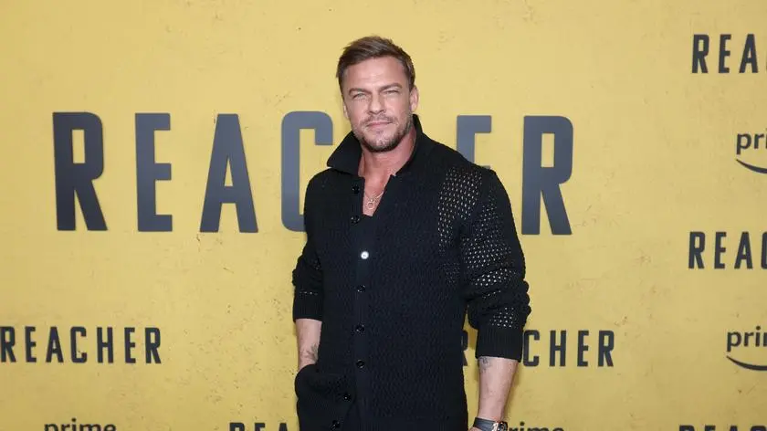 Skandal z udziałem Alana Ritchsona. Gwiazdor "Reacher" wdał się w brutalną bójkę z sąsiadem