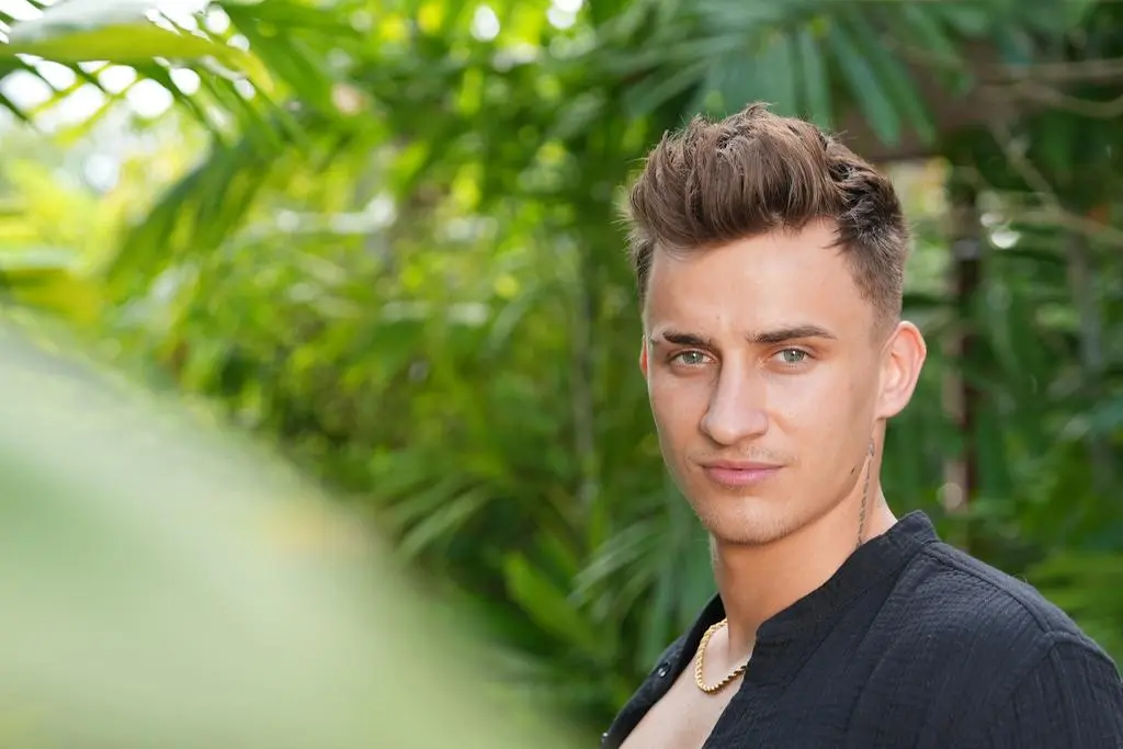 Hotel Paradise 12. Denis Wadziński