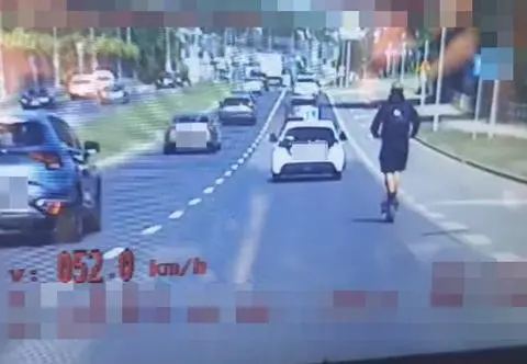 16-latek jechał hulajnogą 52 km/h po ulicy. Sprawa trafi do sądu rodzinnego