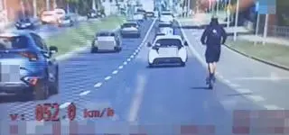 16-latek jechał hulajnogą 52 km/h po ulicy. Sprawa trafi do sądu rodzinnego