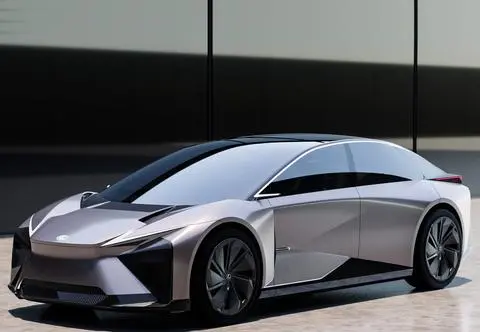 Lexus LF-ZC nie trafi do produkcji. Toyota rezygnuje z elektrycznej limuzyny flagowej