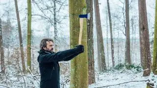 Pokonaj mnie, jeśli potrafisz: Małgorzata Rozenek-Majdan przegrała w rzucaniu siekierą do celu