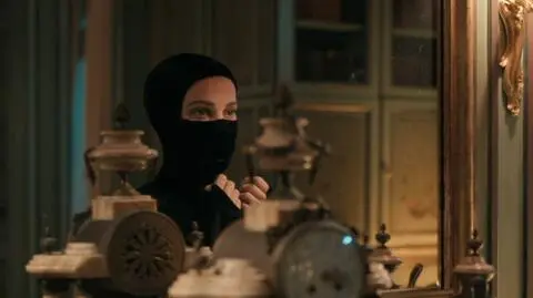 Kadr z serialu "Irma Vep"