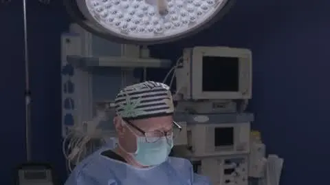 251023_ANATOMIA_PIEKNA_S02E10_Sub_03