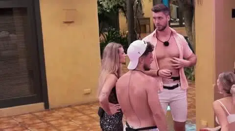 TVN7_PRORES_HOTEL_PARADISE_S11_ODC_17_POP1_red flag